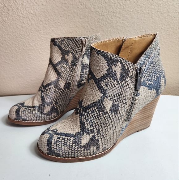 Lucky Brand Womens |6.5| Yewani Leather Snake Print Wedge Ankle Booties - Picture 1 of 8